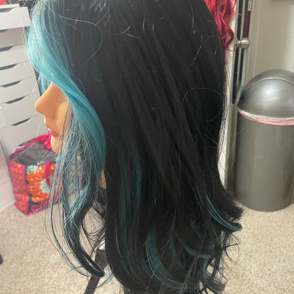 Wig - Picture 7 of 7